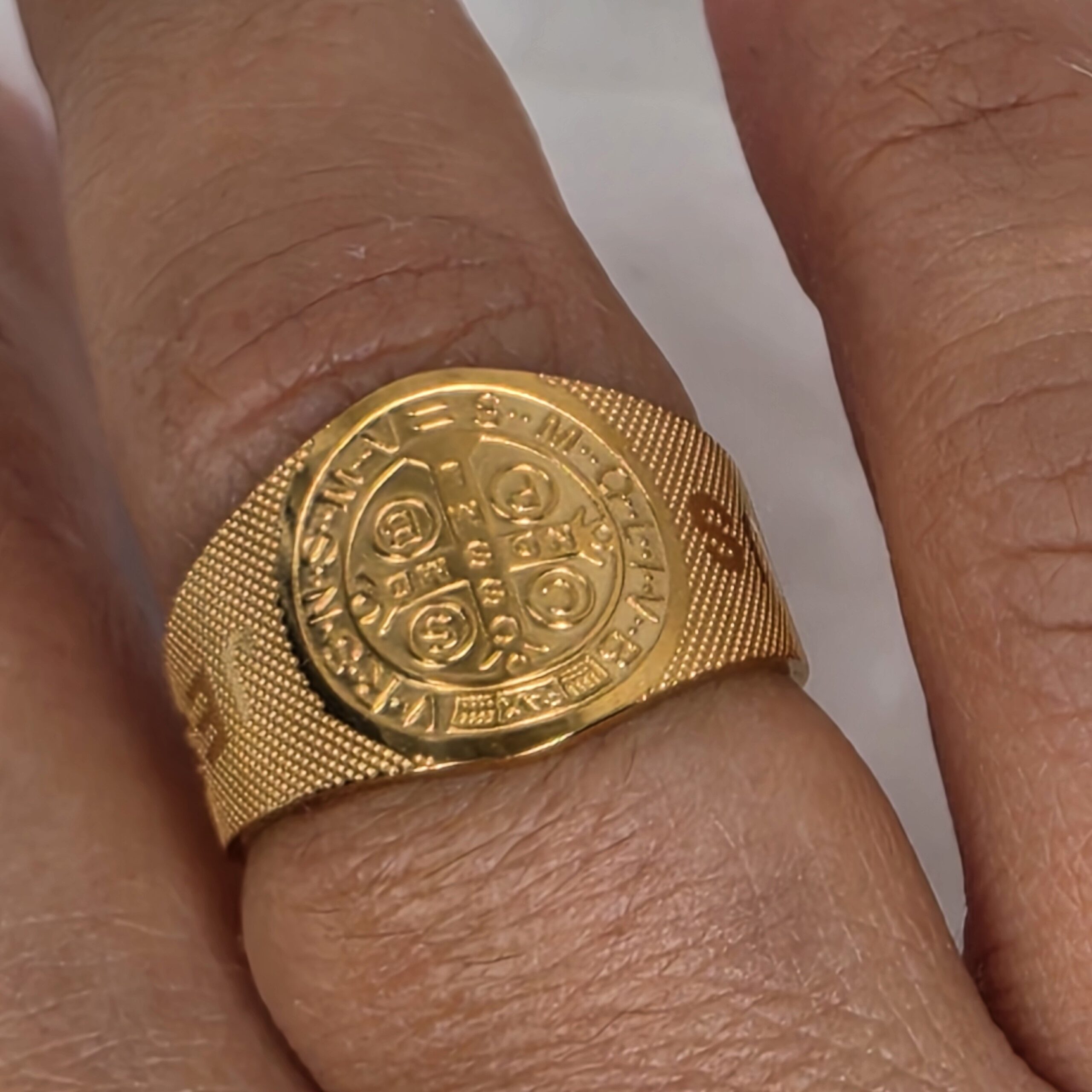 Anel Medalha de São Bento em Aço – Dourado - Image 2