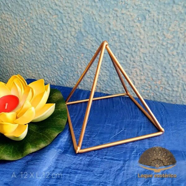 Piramide energética 15cm dourado