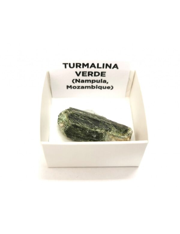 Turmalina verde bruto