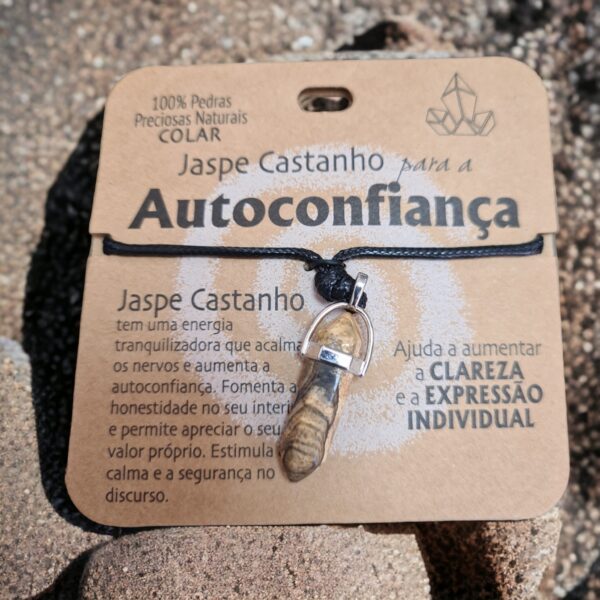 Jaspe castanho com colar