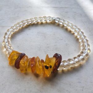 Pulseira de Cristal 4mm com Chips de Âmbar – Proteção, Energia e Equilíbrio