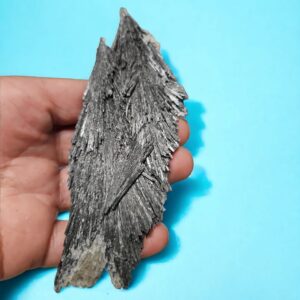 Vassoura de Bruxa. Cianita Negra 14cm