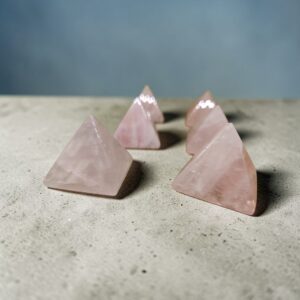 Piramide Quartzo Rosa 4x4cm