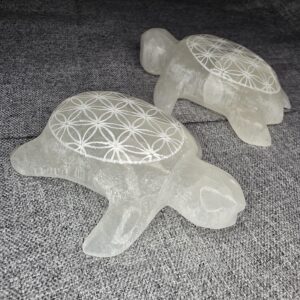 Tartaruga de Selenita com Flor da Vida