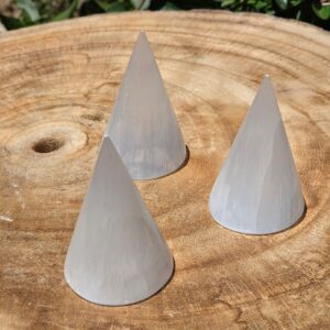 Cone de Selenite Natural – 6 cm