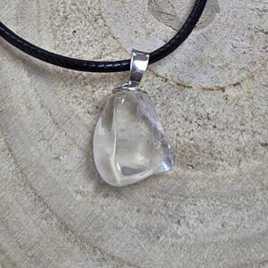 Pendente Quartzo Cristal Rolado com Fio