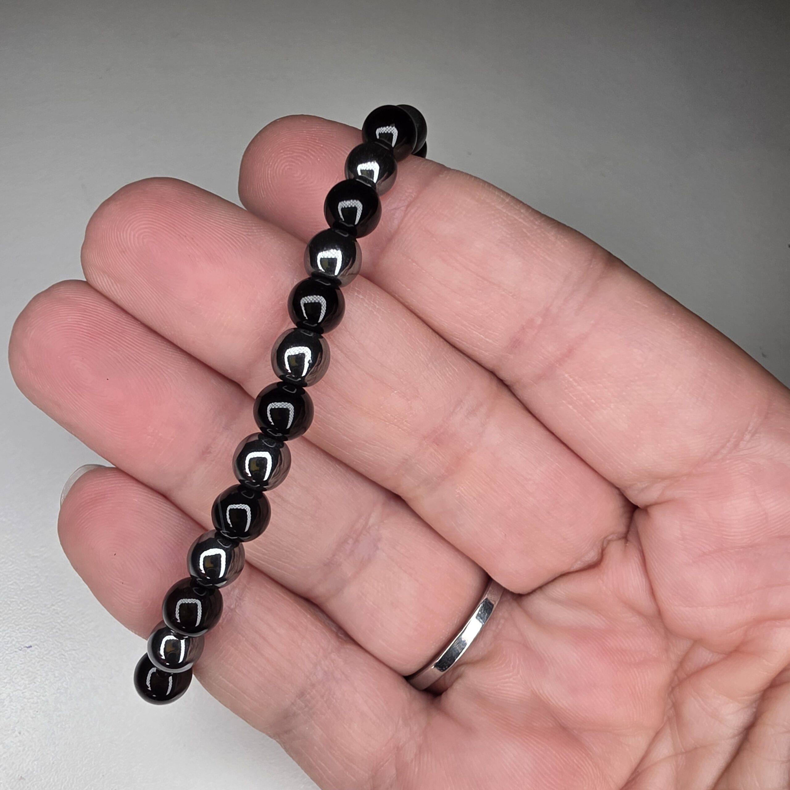 Pulseira Hematite e Onix 6mm - artesanal - Image 2