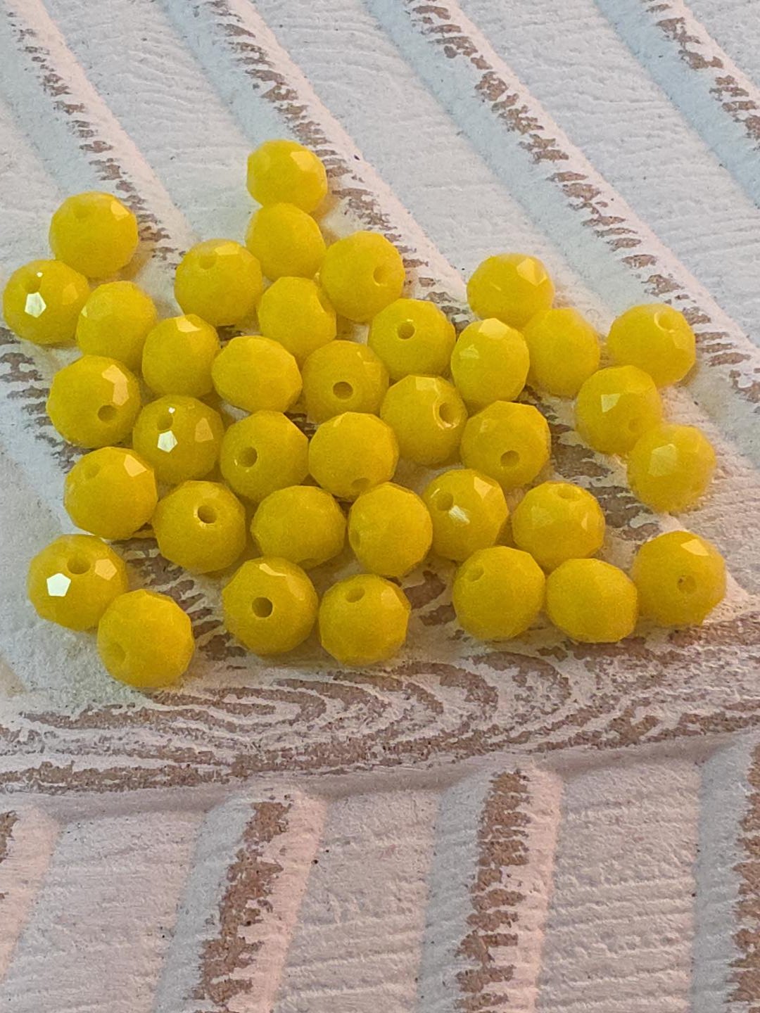 Contas Redondas Facetadas Amarelas Opacas – 30 g