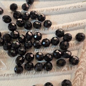 Contas Redondas Facetadas Pretas – 30 g