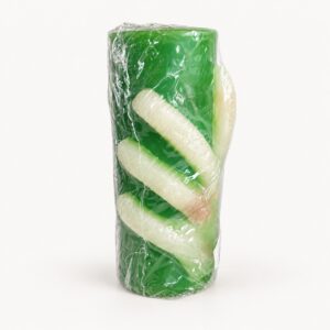 Vela Espiral Verde de 700 g com relevo branco, sobre fundo claro