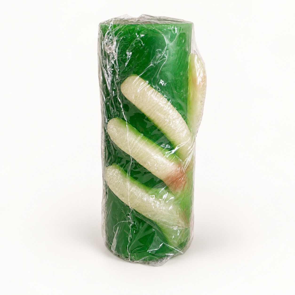 Vela Espiral Verde de 700 g com relevo branco, sobre fundo claro
